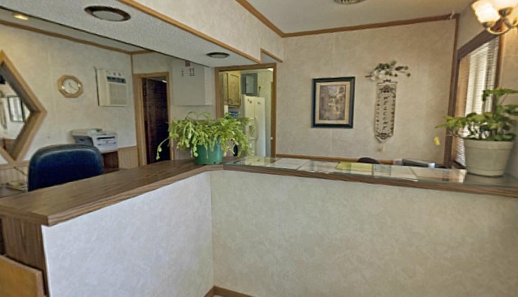 Econo Lodge Oskaloosa Buitenkant foto