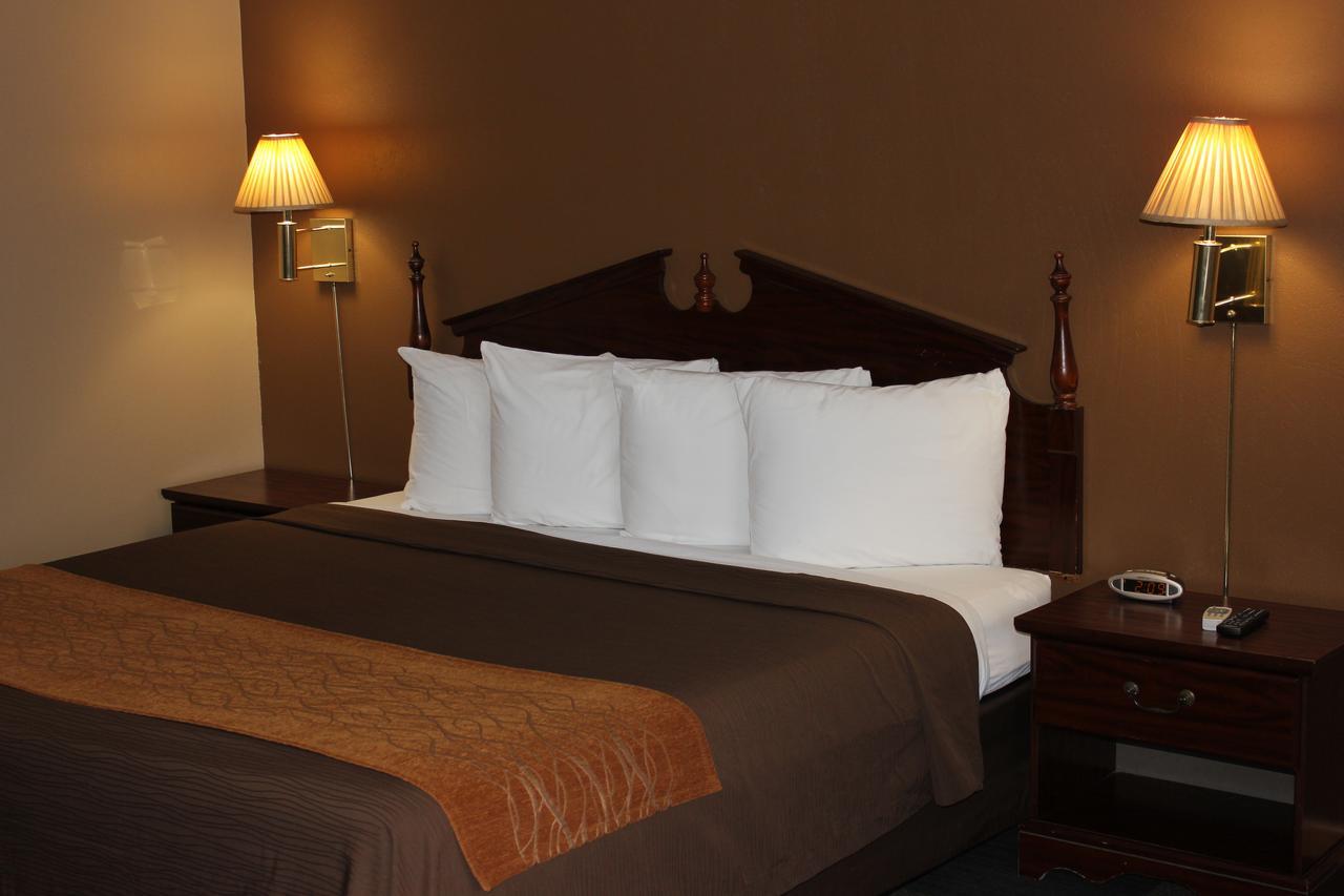 Econo Lodge Oskaloosa Buitenkant foto