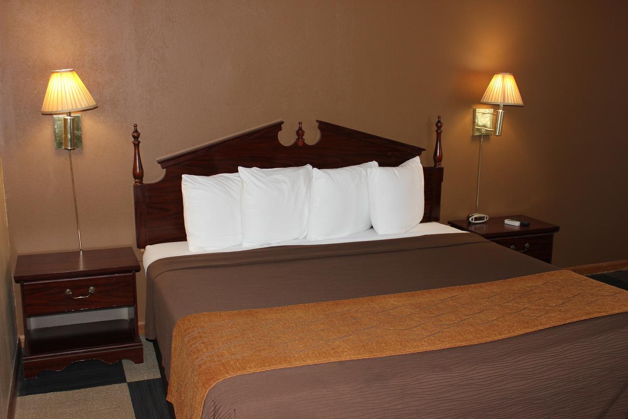 Econo Lodge Oskaloosa Buitenkant foto