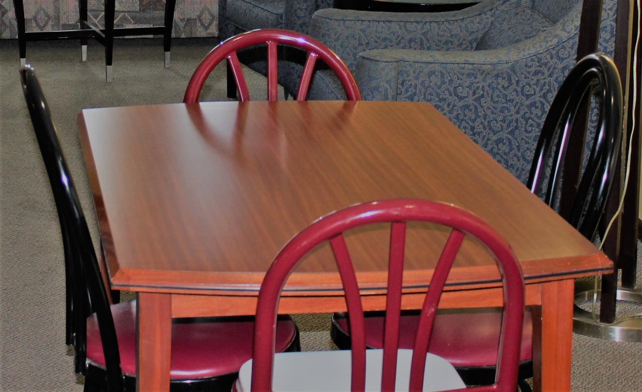 Econo Lodge Oskaloosa Buitenkant foto
